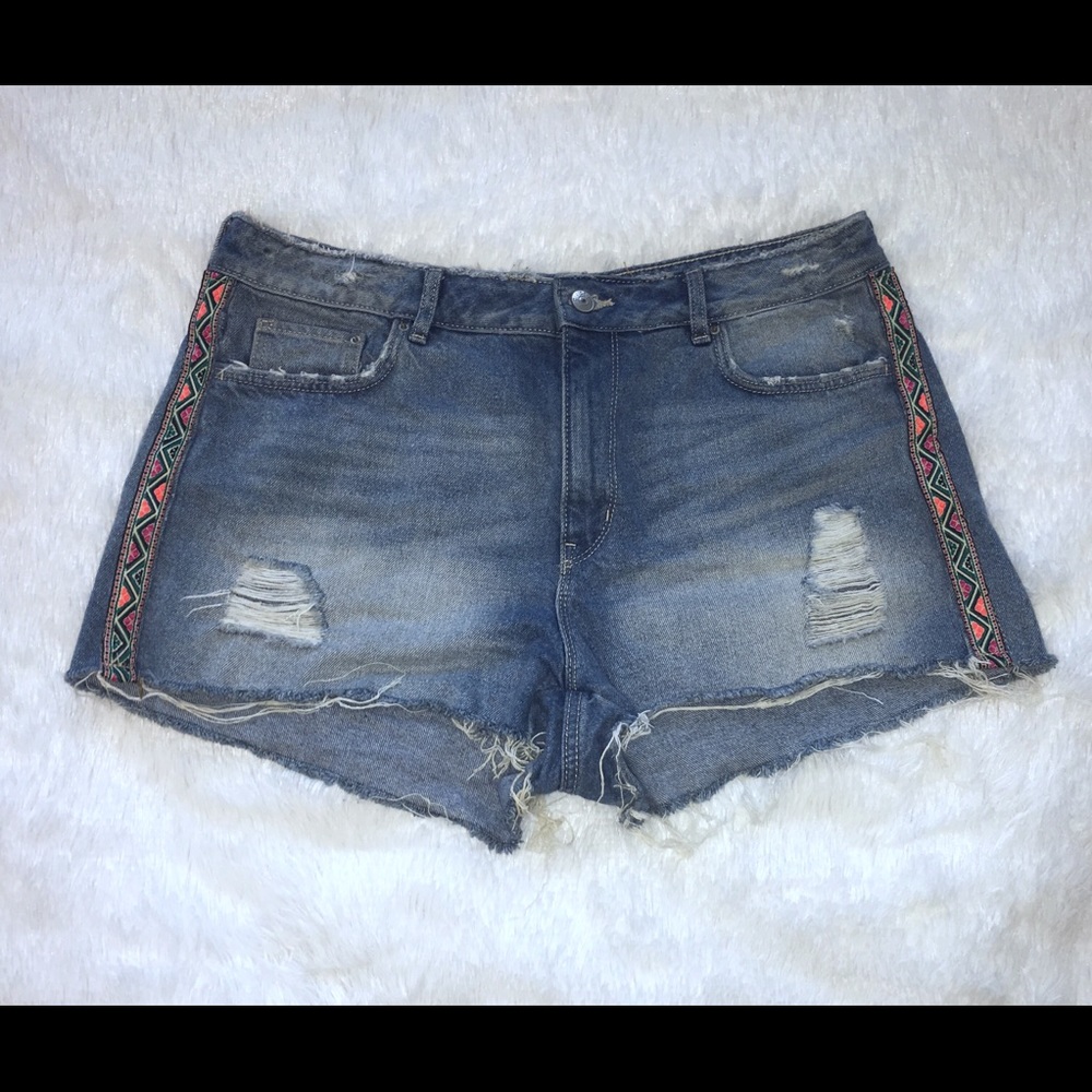 Women’s distressed denim shorts